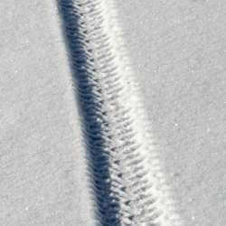 Snow tyre track