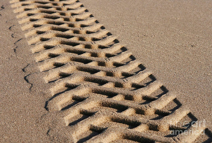 Tyre sand tracks
